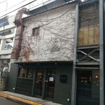 sinensis - 外観・蔦の生い茂る一軒家♪