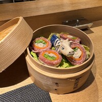 和肉食堂WWW - 後から出てくる肉巻きの蒸す前