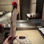 鉄板焼　葵 - カーネーション。誕生日祝い。