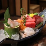 286344446 - 本日のお刺身：豪華・鮮魚六点盛り合わ