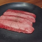 中目黒焼肉 登牛門 - 上タン塩　良いサシが入ってます