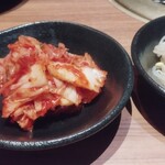 中目黒焼肉 登牛門 - 酸味辛味抑えめで、食べやすい美味しいキムチ