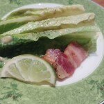 中目黒焼肉 登牛門 - 登牛門サラダ 自家製ベーコンのシーザーサラダ