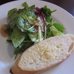 セットのサラダ。