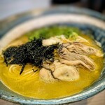 麺屋 サマー太陽 - 目指すは期間限定「牡蠣ラーメン」（1,500円）牡蠣に岩海苔、生玉葱と青葱のトッピング。
