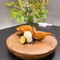 炭火割烹 麻布龍土町 - きんきの姿焼き。食べやすいようにほぐして下さいます。