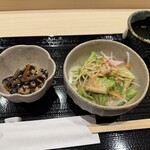 すし処 ふくべ - 先ずはサラダとつき出し