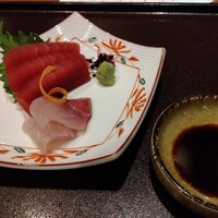 門 - 刺身2種。