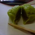 播磨屋 - 笹の生菓子（中はこんな感じ）