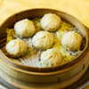 新亜飯店 - 料理写真:小籠包（ショウロンポウ）