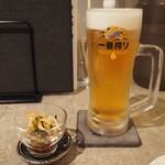 海鮮創作 くり木 - 付き出し（フグ皮ポン酢） ＆ 生ビール
