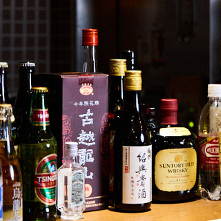 上海料理の味わいを引き立てる、選りすぐりの美酒が勢揃い