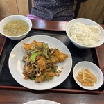 中国料理 峨嵋山 - 小エビ、イカのフリッター、黒マメ辛子炒め