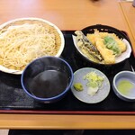 そば処 紫葉庵 - 天付き饂飩、温かいつゆ