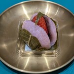 日影茶屋 菓子舗 - 苺さくら餅
