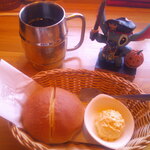 珈琲所コメダ珈琲店 - クラブハリエ監修 ショコラノワール ミニサイズ ＆ ミルキーミルクレープ ＆ アイスコーヒー たっぷりサイズ 氷抜き ＆ モーニングサービス ローブパン バター 手作りたまごペースト