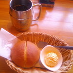 珈琲所コメダ珈琲店 - クラブハリエ監修 ショコラノワール ミニサイズ ＆ ミルキーミルクレープ ＆ アイスコーヒー たっぷりサイズ 氷抜き ＆ モーニングサービス ローブパン バター 手作りたまごペースト