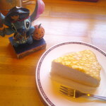 珈琲所コメダ珈琲店 - クラブハリエ監修 ショコラノワール ミニサイズ ＆ ミルキーミルクレープ ＆ アイスコーヒー たっぷりサイズ 氷抜き ＆ モーニングサービス ローブパン バター 手作りたまごペースト