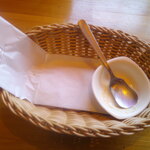 珈琲所コメダ珈琲店 - クラブハリエ監修 ショコラノワール ミニサイズ ＆ ミルキーミルクレープ ＆ アイスコーヒー たっぷりサイズ 氷抜き ＆ モーニングサービス ローブパン バター 手作りたまごペースト