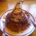 珈琲所コメダ珈琲店 - クラブハリエ監修 ショコラノワール ミニサイズ ＆ ミルキーミルクレープ ＆ アイスコーヒー たっぷりサイズ 氷抜き ＆ モーニングサービス ローブパン バター 手作りたまごペースト