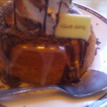 珈琲所コメダ珈琲店 - クラブハリエ監修 ショコラノワール ミニサイズ ＆ ミルキーミルクレープ ＆ アイスコーヒー たっぷりサイズ 氷抜き ＆ モーニングサービス ローブパン バター 手作りたまごペースト