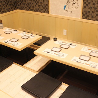 奥のプライベート空間でお食事を楽しむ。