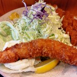 とんかつ桂 - 盛り付け中にエビが転がってしまった結果