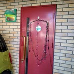 青い月 - お店の入口