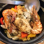 青い月 - 手羽先と魚介のパエリア