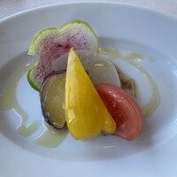 トラットリア グランボッカ - 前菜（バーニャカウダソースの野菜サラダ） ※悪くない前菜