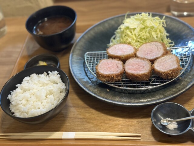 とんかつ kinnokoromo ◀︎他の料理を見る！ 【キャベツおかわり無料