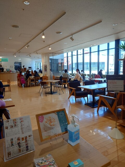 カフェオレ娘 X-girl🖤🤍」 カフェ巡りしたいな〜って思うのに カフェまでが遠すぎて