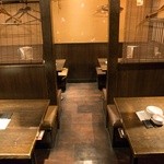 Kaisen Izakaya Hananomai - 開放感のあるお店ですが、個室のように周りを気にせずお使いいただけます。