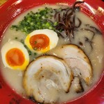 拉麺エルボー - ラーメン 煮玉子トッピング