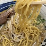 麺屋 玄 - スープと絡まり相性バッチリな中太ちぢれ麺♪