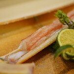 味ひろ - 活きたまま湯がいたものをちょっと強めのお醤油と合わせて頂きます。