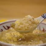 味ひろ - 雑炊なのにしっかりと味が入り、蟹の味わいをより濃厚に感じさせる至極の一口。