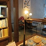 本と喫茶のゲンショウシャ - 