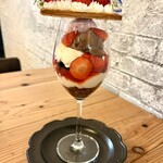 하나토 카지츠 - 딸기와 초콜릿 파르페