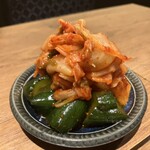 焼肉 牛者 - キムチの盛り合わせ