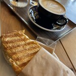 NOG COFFEE ROASTERS - パニーニ＆カフェラテ