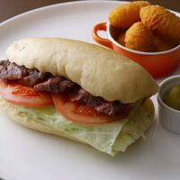 ステーキサンドウィッチ ガーリックバター or ブラックペッパーバター