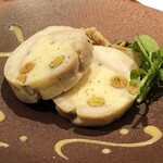 ビストロ シン モモタロウ - ビストロ シン モモタロウ　「桜姫鶏のバロティーヌ ホタテムースとピスタチオ詰め」990円