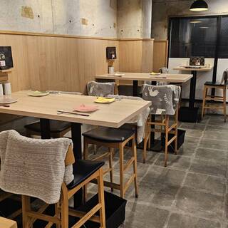 4名様テーブル
冬季はひざ掛けもご用意しております。