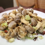 Fried Shimeji Mushrooms Stir-fried with Salt and Pepper