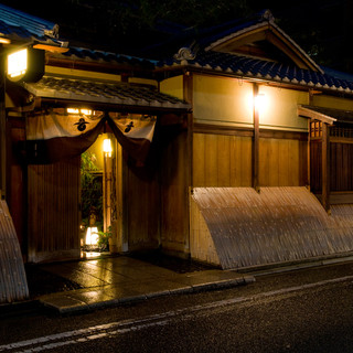 京都の趣を今に伝える老舗の佇まい