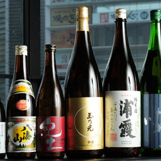 多種多彩な焼酎や日本酒を鶏料理と合わせて◎