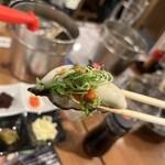 ひょうご五国ワールド 神戸三宮横丁 - 播州蒸し牡蠣 豪快バケツ盛り（牡蠣リフト）