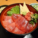 おいしい寿司と活魚料理 魚の飯 - 国産高級生本まぐろ「極海一番」二色丼