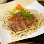 麺処 飯田家 - 厚切り牛タンステーキが乗った麺